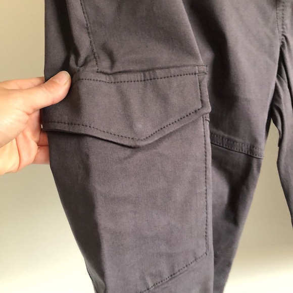 ๐10 for $100๐ stretch cargo shorts - Picture 4 of 8